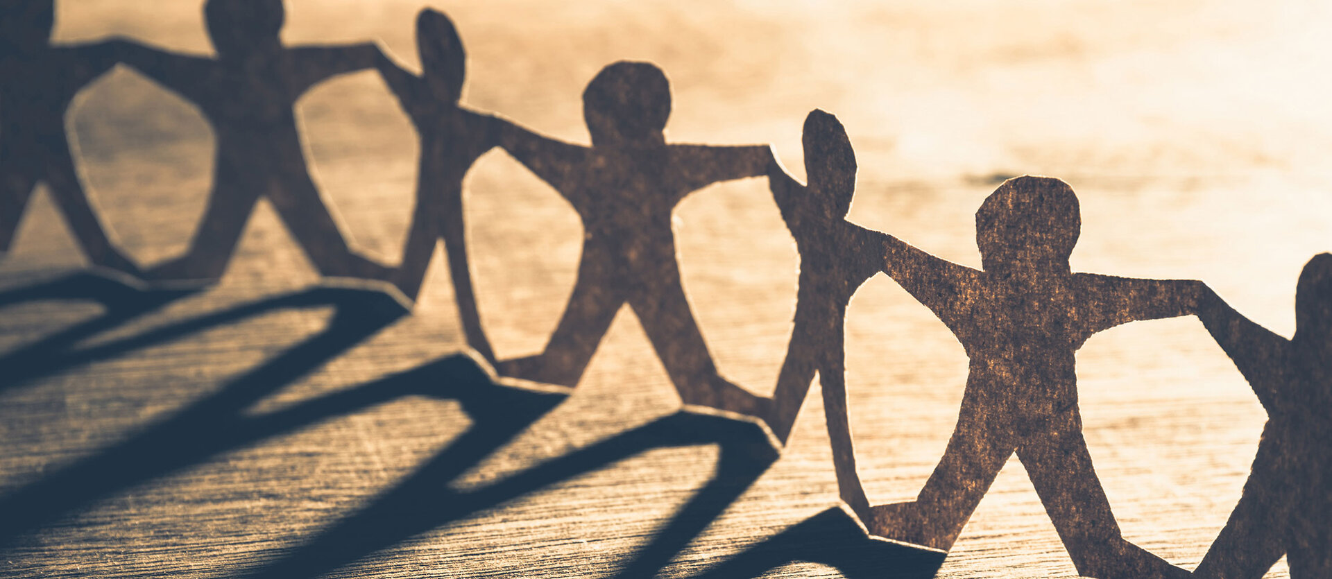 Schattenmännchen aufgereiht